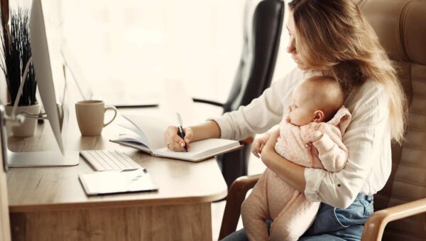 Bonificación de cuotas para autónomos tras excedencia maternal: Requisitos y solicitud