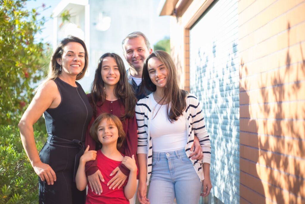 Cuantías y requisitos de la deducción por madre trabajadora con dos o más hijos