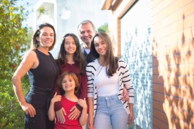 Cuantías y requisitos de la deducción por madre trabajadora con dos o más hijos