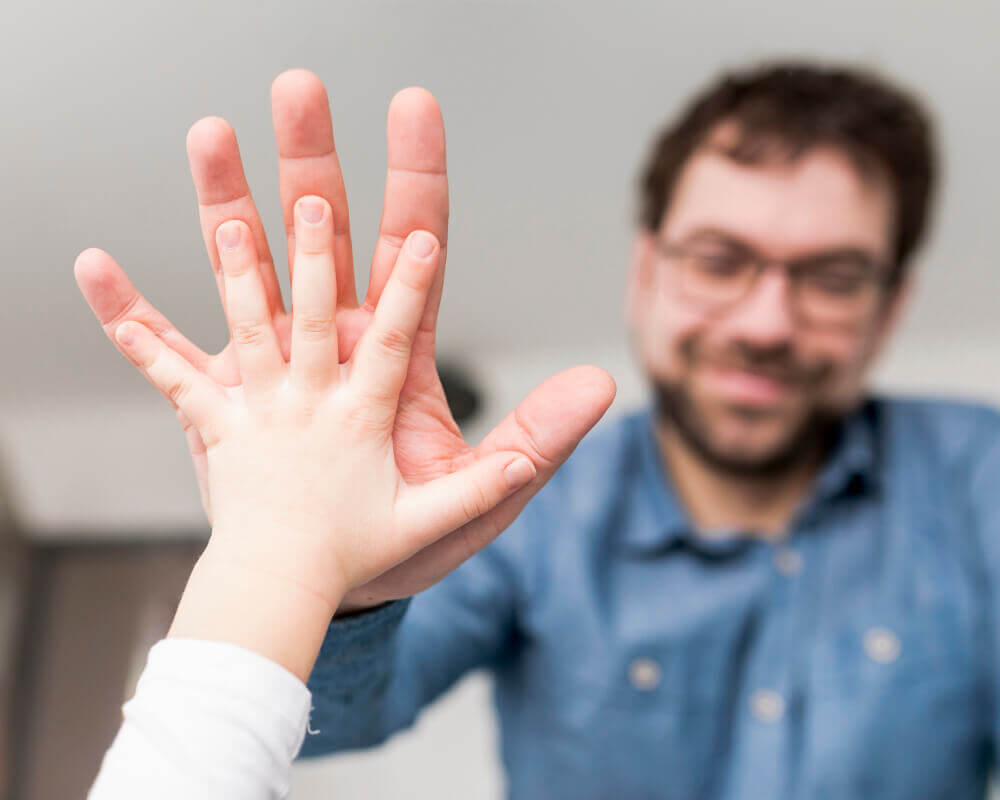 Deducción madre trabajadora por hijo discapacitado con extra: Guía completa 2025