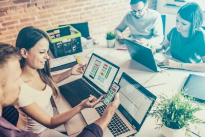 Guía de lenguaje corporal en entrevistas de empleo exitosas: Estrategias y consejos