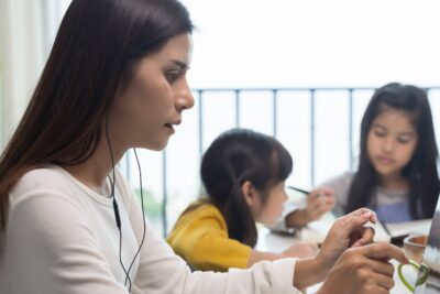 Prestaciones por desempleo para emigrantes españoles retornados: Guía completa y requisitos